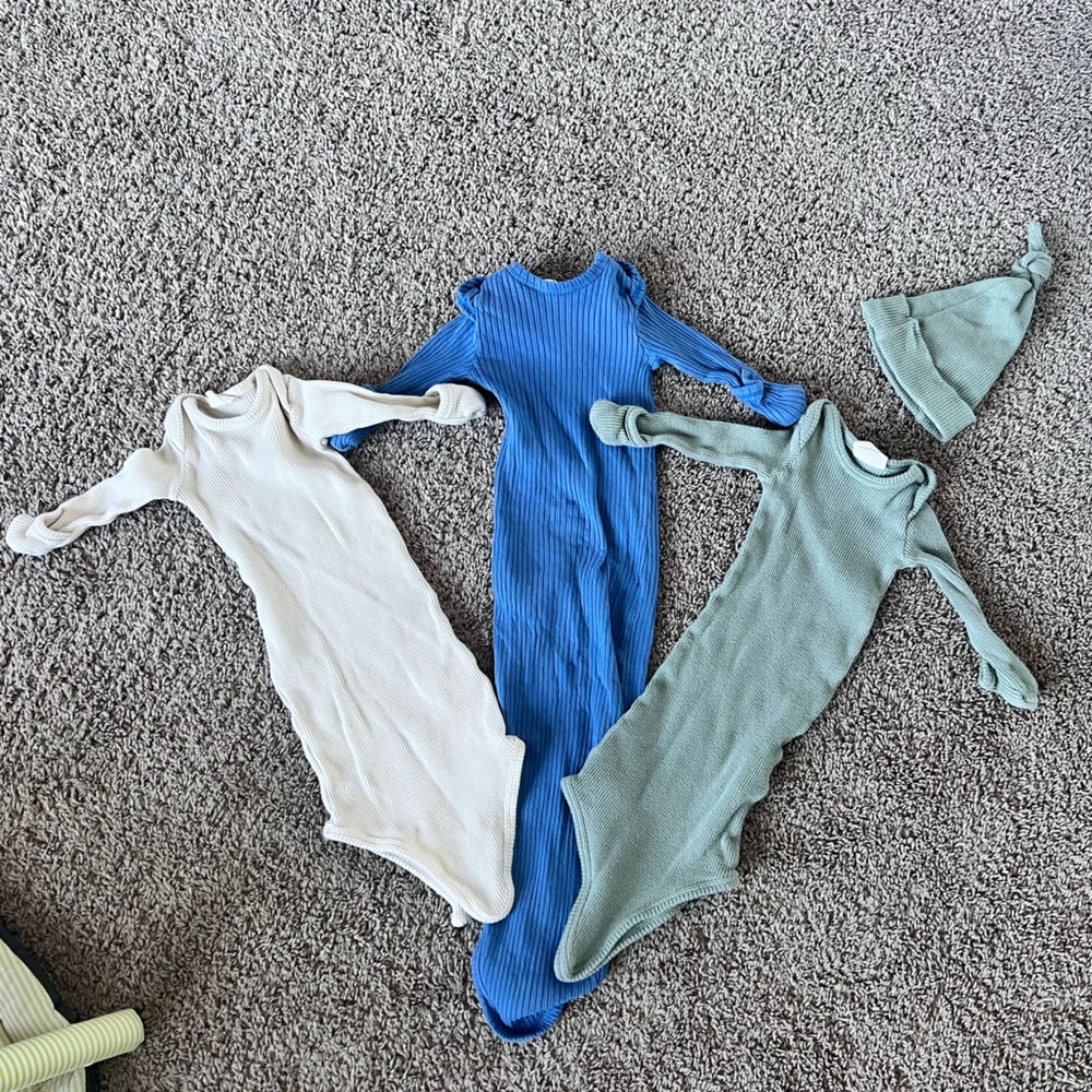 Bundle of 3 Spearmint Love sleep knot gown 0-3 months